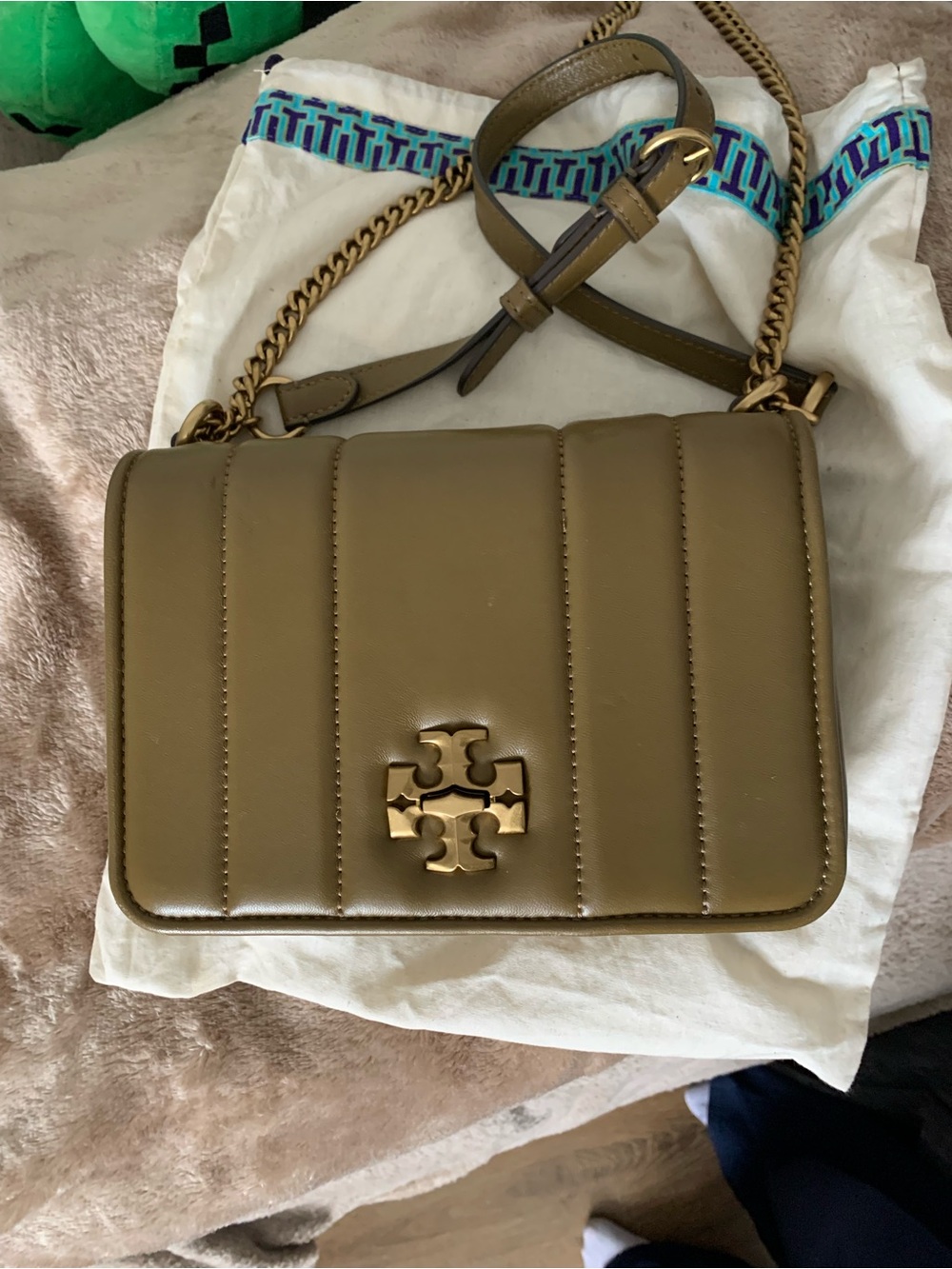 👜💕Tory Burch Olive Green Quilted Leather Shoulder Bag - Picture 4 of 4